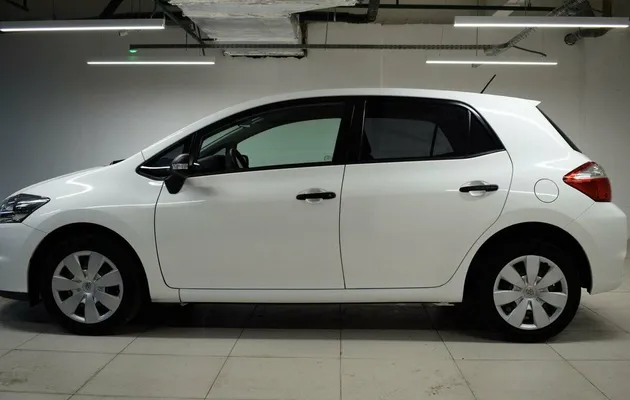 Toyota auris i рестайлинг, фото №2