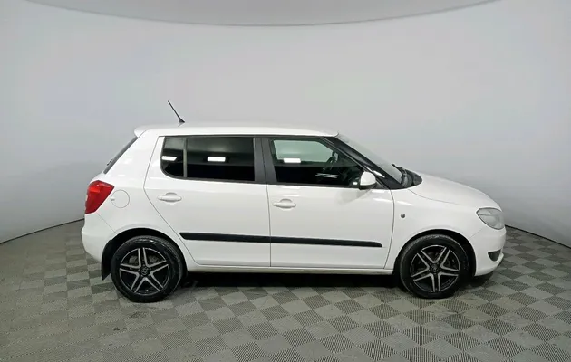 Skoda Fabia II Рестайлинг, фото №4