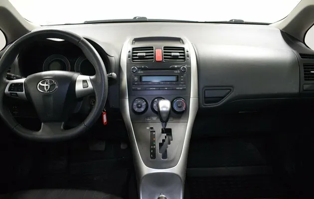 Toyota auris i рестайлинг, фото №9