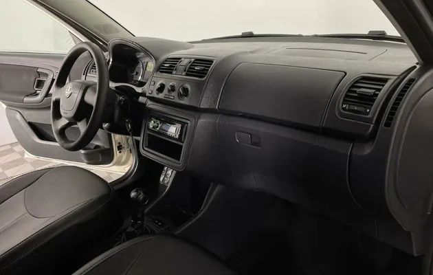Skoda Fabia II Рестайлинг, фото №5