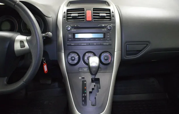 Toyota auris i рестайлинг, фото №13