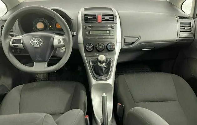 Toyota auris, фото №8