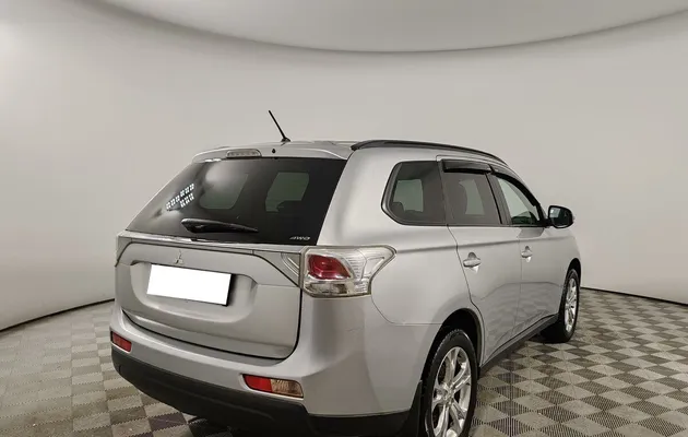 Mitsubishi Outlander, фото №2